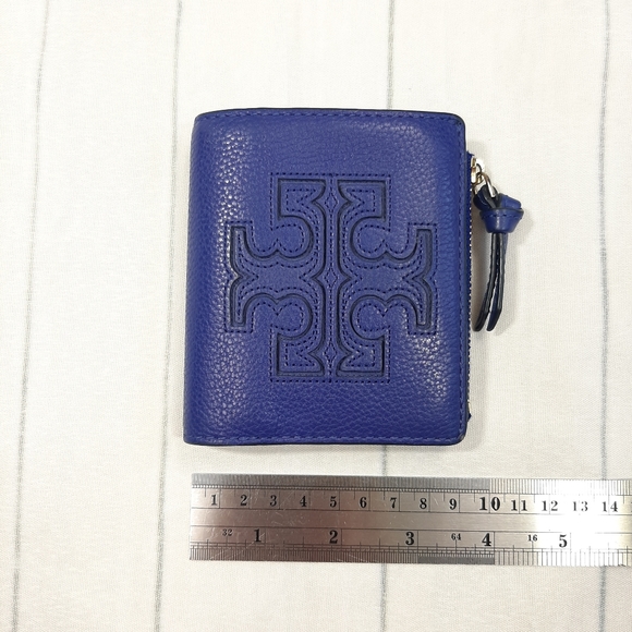 Tory Burch Small Blue Leather Purse/ Wallet. Cards Notes & Coin Sections - Picture 12 of 12